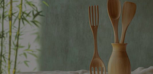 What’s the Difference Between Wooden and Bamboo Spatulas